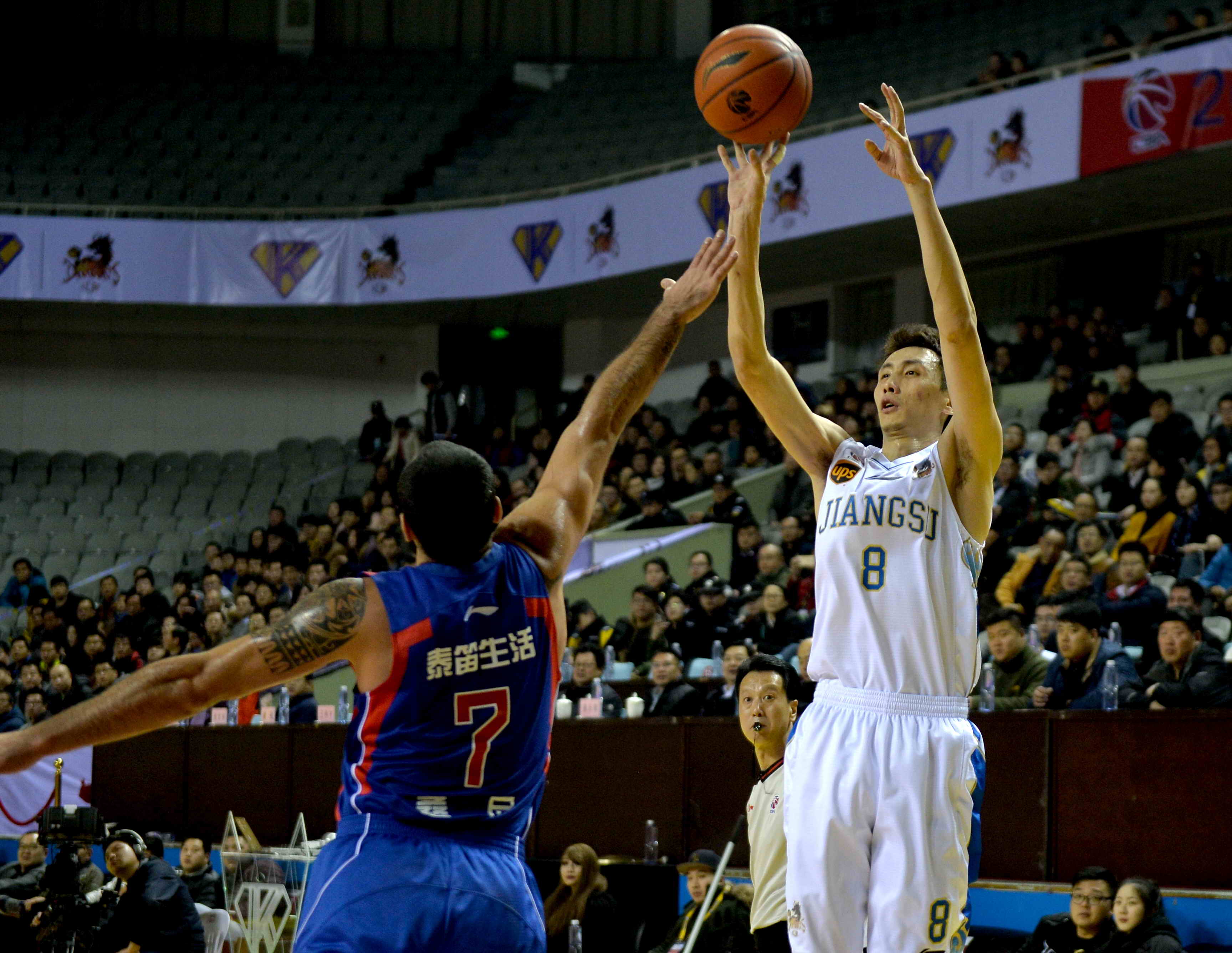 转会市场中 转会市场中